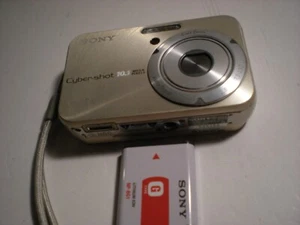 Sony Cyber-Shot DSC-N2 10.1MP 3x Digital Camera Silver - Bild 1 von 16
