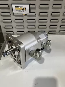 Hydraulic Pump Suit dingo 950P 950D k9-3 10cc x 3.2cc . Tandem With Fittings X 4 - Picture 1 of 5