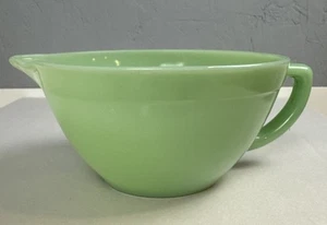 Tazón de mezcla de productos para horno de jadeíta verde Fire King con caño mango en D de colección - Imagen 1 de 10