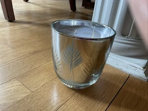 Sand + Nebel Brennholz & Silber Tanne Glas Kerze 18 Unzen NEU - Bild 1 von 3