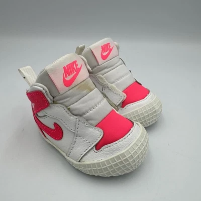 Bebé Niña Air Jordan’s Talla 1C Blanco Rosa Caliente  Foto 1 de 4