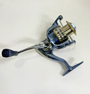 Pflueger President 6935 Spinning Fishing Reel 5.2:1 Gear Ratio Blue/Silver - Picture 1 of 9