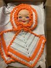Potholders suspendus au crochet vintage avec poupée bébé visage orange années 60 kitchy fait main