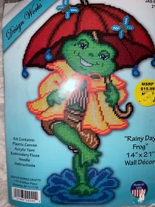 Design Works Plastic Canvas Rainy Day Frog Kit Wall Decor DIY 14x21 G20 - Picture 1 of 3
