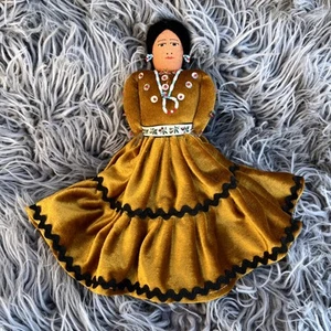 Hecho a mano Nativo América Navajo Muñeca de tela Arte popular americano Vestido de terciopelo 9,5" - Imagen 1 de 10
