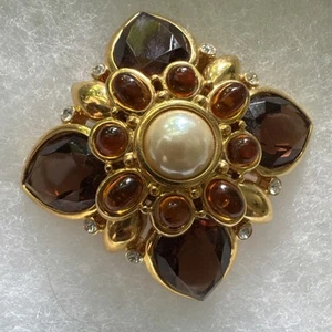 Brooch Pin  JOAN RIVERS Signed Maltese Cross Sim. Pearl Layered Dome Gold Tone - Picture 1 of 6