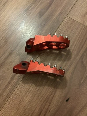 Clavijas anchas CNC KKE para Husqvarna CR/SMR/TC/TE/TXC/WR 125 450 510 1999-2013 Foto 1 de 4