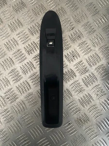 Bouton commande lève vitre Avant Droit - DS DS4 I (1) B75 PHASE I (1) - Picture 1 of 5