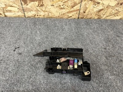 VOLVO XC90 2017-2025 2.0L BATTERY JUNCTION  FUSE POSITIVE TERMINAL BOX OEM V38 - Image 1 of 4