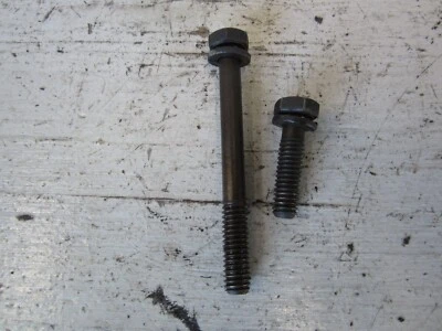 Parafusos de montagem no pescoço da mangueira do radiador superior Ford F250 F350 7.3 IDI 1988 - 1994. Fabricante de equipamento original - Imagem 1 de 4