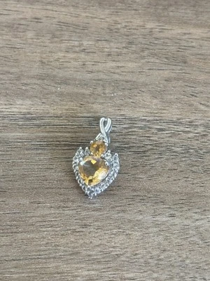 Colgante de piedra aromática 925 citrino tratado térmicamente en forma de corazón con circonita cúbica Foto 1 de 3