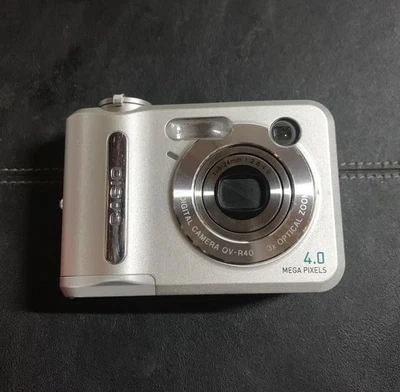 Casio QV-R40 Digital Camera 4MP Silver Y2K Retro Digicam Tested Working 3X Zoom - Image 1 of 4