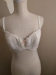 B.tempted Beige & White Lacy Bra - 36D Plunge Soft Contour Lightly Lined