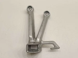 04 05 Suzuki GSXR 600 750 LH rear pillion foot peg footrest bracket 43700-29G00 - Picture 1 of 5
