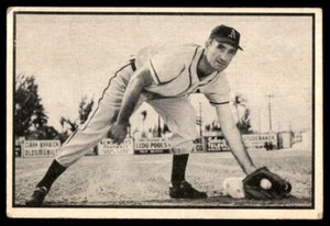 1953  Bowman Black & White #8 Pete Suder (crease & edge wear)