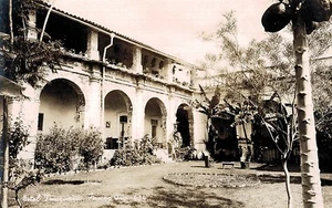 RPPC,Taxco,Guerrero,Mexico,Calle Hotel Taxqueno,Courtyard,# 434,c.1940-50s - Picture 1 of 2