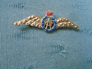 RAF ROYAL AIR FORCE - ENAMEL WINGS SWEETHEART PIN BADGE - Picture 1 of 2