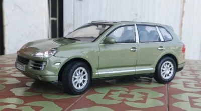 MOTORMAX  PORSCHE CAYENNE 2008 VERDE OLIVA  1:18, COLLEZIONE PRIVATA.  - Immagine 1 di 4
