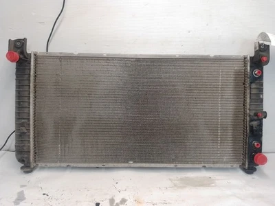 Radiador Chevrolet Suburban 1500 2009 5,3 L AT 12421795 Foto 1 de 4