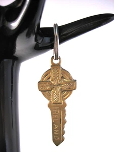 Disney Ireland Brass Kin-ring - Picture 1 of 3