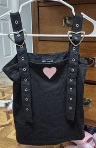 Camiseta sin mangas negra con hebilla de corazón Hot Topic para mujer talla pequeña - Imagen 1 de 3