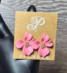 Plunder Ohrringe (neu) Carlie - rosa Blumen mit Goldzentren, 1,5" mit Box - Bild 1 von 4