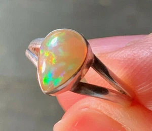 *RARE BEAUTIFUL ETHIOPIAN OPAL FULL SPECTRUM CRYSTAL RING IN .925 SILVER Sz. 5* - Picture 1 of 4