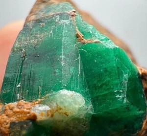 86.50 Ct Well Terminated Top Green Panjshir bunch Emerald Crystals On Matrix AFG - Imagen 1 de 13