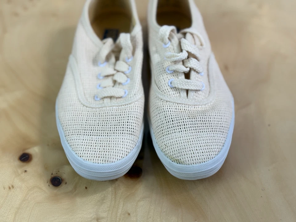 Tenis de lona de temporada Keds Champion para mujer talla 5 beige parte superior baja con cordones Foto 1 de 4