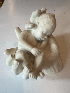 Vintage Oliver Tupton Ivory White Alabaster Baby In Hands Ornament - Picture 1 of 12