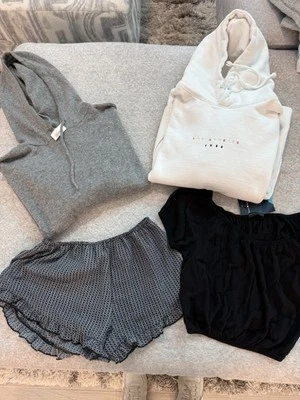 Brandy Melville John Galt Sudadera, Suéter Top y Pantalones Cortos Talla Única Lote de 4 Foto 1 de 4