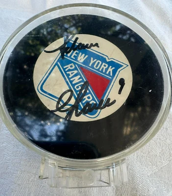 FIRMADO Adam Graves New York Rangers NHL Exhibición Oficial Disco de Hockey Foto 1 de 3