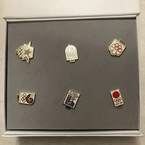 Juego de prendedores Kith Olympics Heritage - NUEVO - Imagen 1 de 3