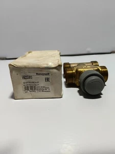 Honeywell V5823C4013 Three-Way Control Valve - Picture 1 of 7