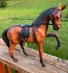 Hand Carved Wooden Leather Wrapped W/Glass Eyes Equestrian Horse VTG 13" x 13” - Afbeelding 1 van 8