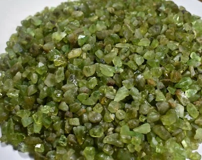2000ct Rare Green Peridot Rough Strand Peridot Wholesale Price Gemstone V47-10 - Image 1 of 4