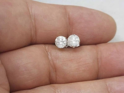 Aretes redondos naturales genuinos de diamantes de 1,42 quilates en oro blanco sólido de 14 quilates Foto 1 de 4