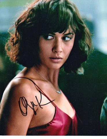 OLGA KURYLENKO  JAMES BOND AUTHENTIC SIGNED AUTOGRAPH QUANTUM OF SOLACE 10-8 COA Cover
