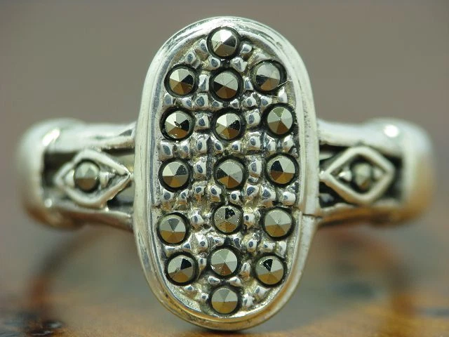 925 Argento Sterling Anello Con Marcasite Ricoperto / Vero / Rg 47,5/3,8g - Immagine 1 di 3