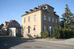 dreistöckiges Mehrfamilienhaus mit Gewerbeeinheit zu verkaufen - Bild 1 von 19