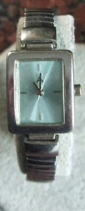 A Very Nice Ladies AVON Silver Quartz Wristwatch - 1 Pce Silver Steel Bracelet. - Picture 1 of 2