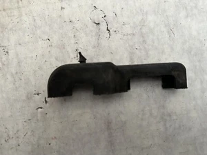 86-89 CORVETTE C4 UPPER RADIATOR SUPPORT RUBBER INSULATOR LH 14081867 - Foto 1 di 4