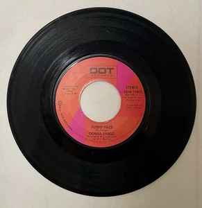 DONNA FARGO:  FUNNY FACE / HOW CLOSE YOU CAME TO BEING GONE - 45 RPM 1972 - Picture 1 of 4