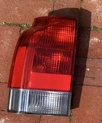 01-04 Luz trasera inferior izquierda Volvo V70 XC70 Foto 1 de 3