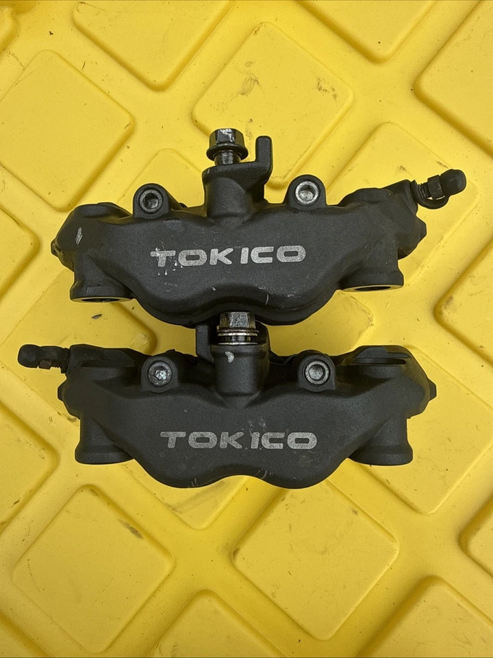 Juego de pinzas de freno delanteras derecha izquierda honda 2004 2005 cbr1000rr 2005 2006 cbr600rr Foto 1 de 4