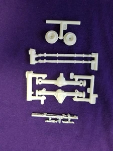 REAR AXLE , LEAF SPRINGS , SHOCKS , DRUMS from 1953 Ford F100 AMT 1:25 Model 53 - Picture 1 of 9