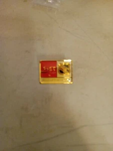 Coca-Cola Classic: Official Soft Drink of the NHL Hockey Hat Pin Enamel Metal - Picture 1 of 4