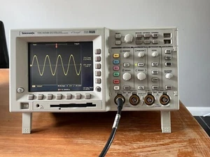 Tektronix TDS3034B 4-Ch Colour Digital Phosphor Oscilloscope with TDS3AAM module - Picture 1 of 7