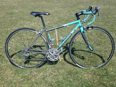 Bicicleta de carreras/turismo Bianchi Vigorelli para mujer - rara vez montada Foto 1 de 4