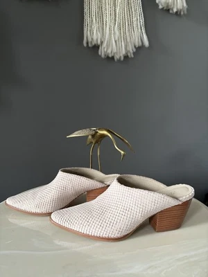 Matisse Cammy Pointed Toe Western Mules 8.5 Cream Suede - Image 1 of 4